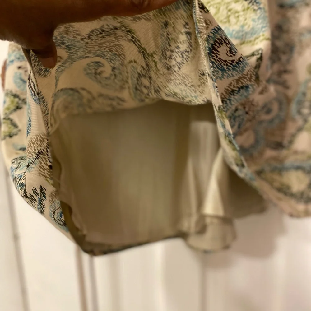 💰Beige Skirt w/Blue & Green Floral Design💰 - Picture 8 of 8